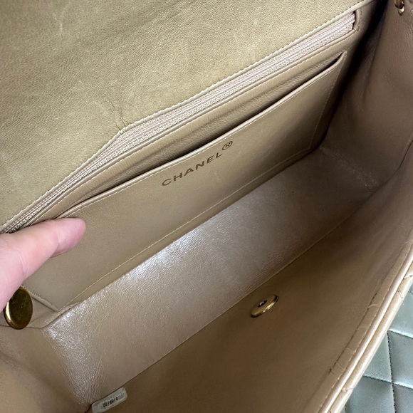 CHANEL DIANA FLAP BAG MEDIUM GHW - Picture 9 of 15